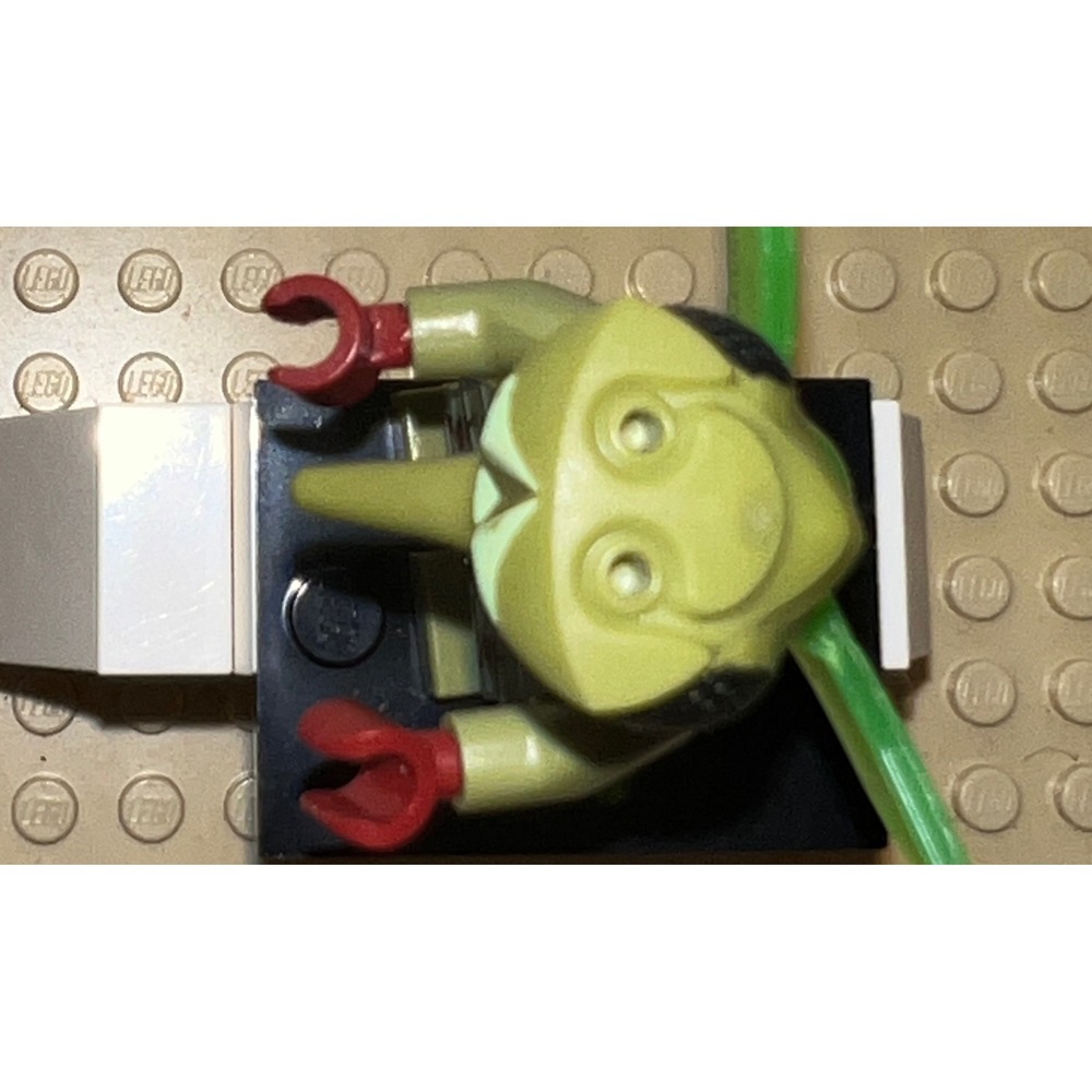 LEGO Galaxy Squad Alien Mosquito Minifigure gs002 Small Crack Torso No Antennas - Picture 5 of 8